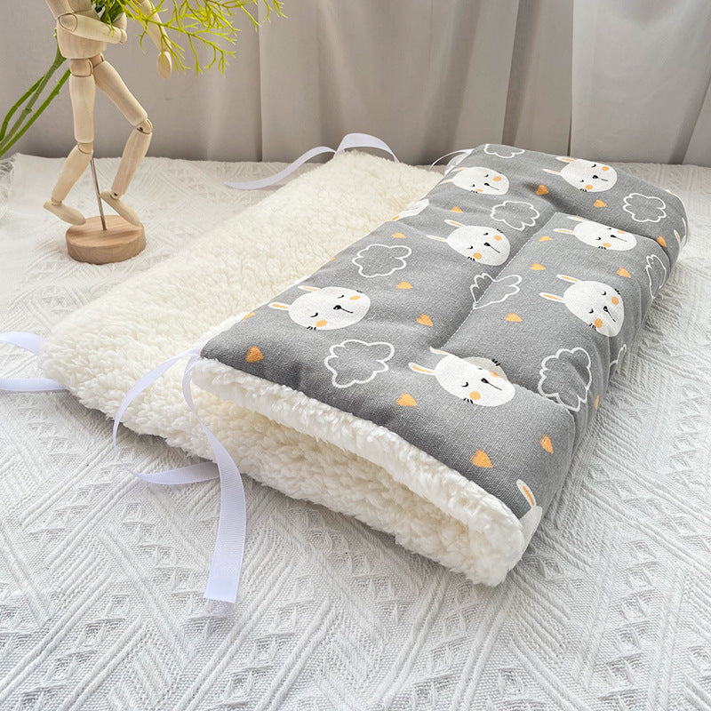 Snuggly rabbit mat - Grey background (40x60cm)