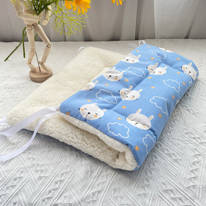 Snuggly rabbit mat - Blue background (40x60cm)